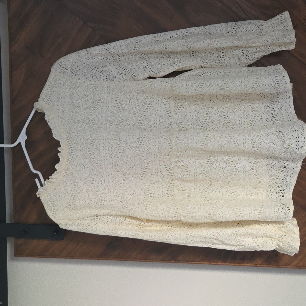 Polagram Cream Lace Top with Long sleeves with ruffled cuffs/collar Large EUC